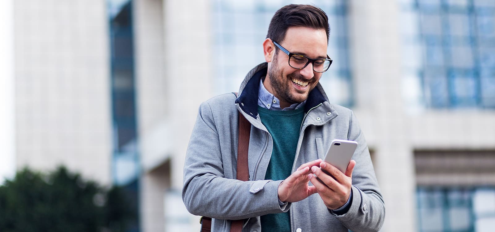 man using the Banterra Mobile Banking app on his phone.