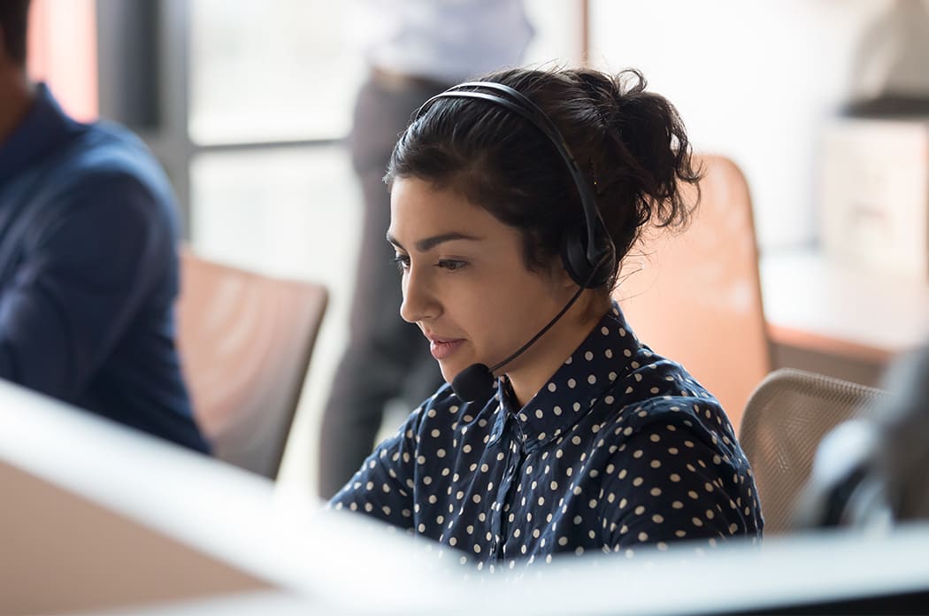 Banterra customer service agent speaking with a customer on the phone